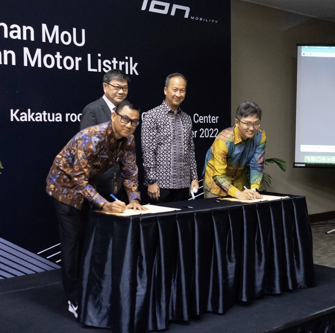 Daily Markup #641: ION Mobility signs MoU with PLN to bring affordable fast charging solutions to electric motorcycles in Indonesia
